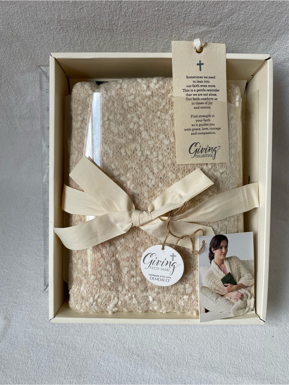 New Demdaco Faith Giving Shawl Cream Soft Pocketed Wrap Scarf Gift Box